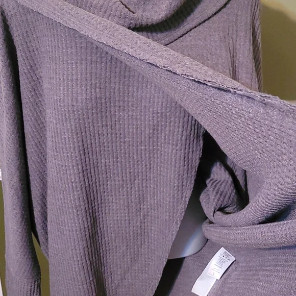 NWT! LuLaRoe Gorgeous Grey Sweater - Picture 4 of 6